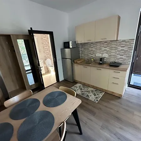 Aparthotel Forrest 3*