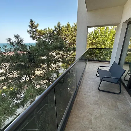 Forrest Aparthotel 3*