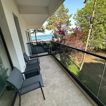 Forrest Aparthotel 3*